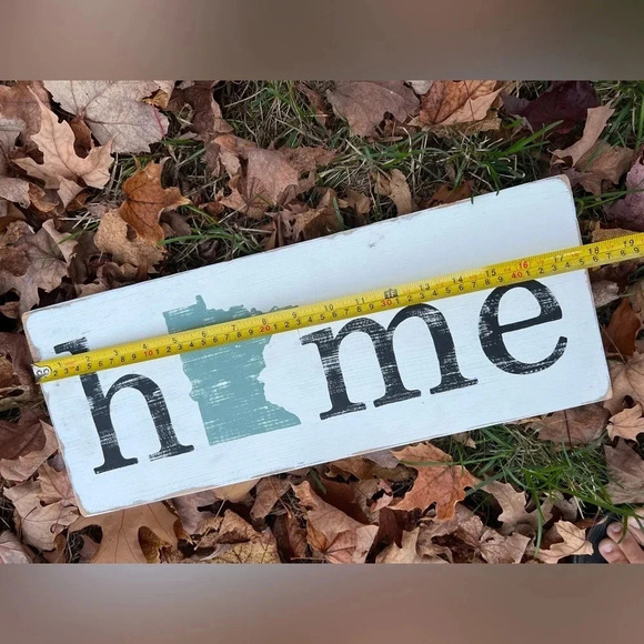 Beautiful Distressed Home Sign (Minnesota)
7” x 16” x 1”, Farmhouse Decor - Picture 7 of 9